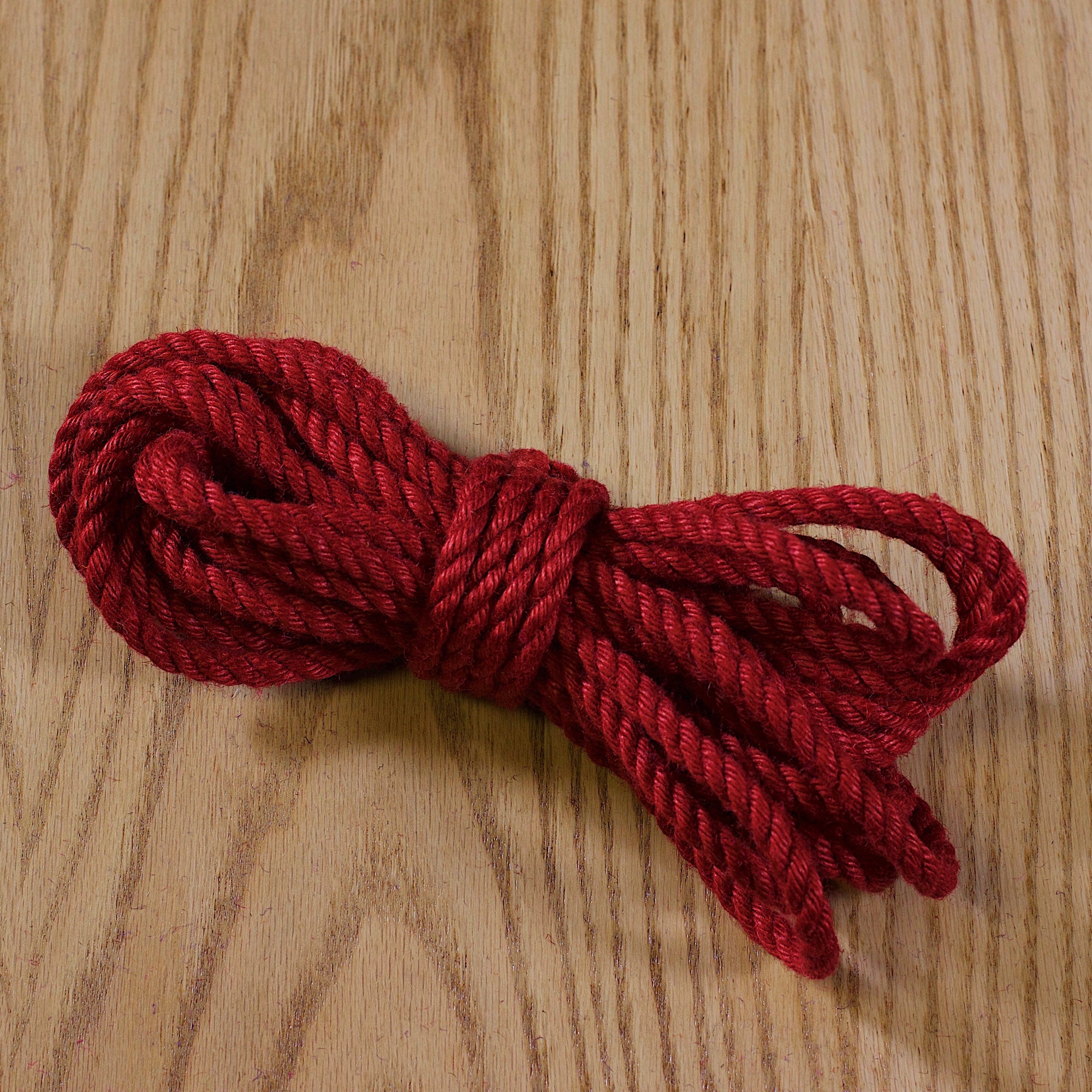 Corde de jute Ogawa, traitée (1 corde) - Rouge